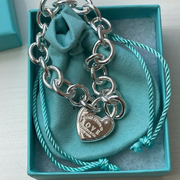 Return to Tiffany & Co. Heart Lock Bracelet-NEW - Picture 4 of 7